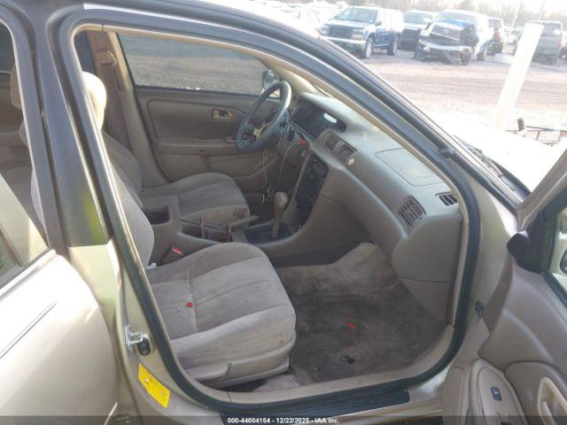 Toyota Camry Le Image 7