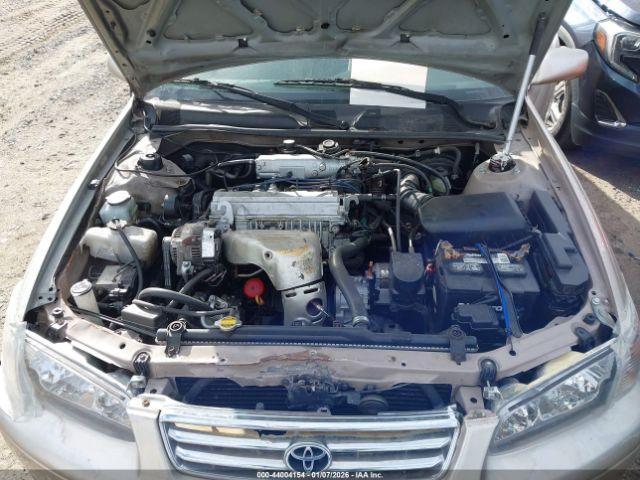 Toyota Camry Le Image 3