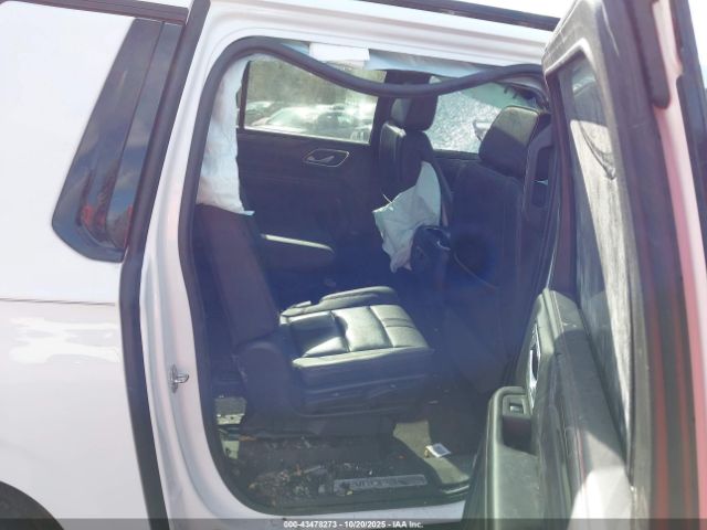 Chevrolet Suburban 4wd Rst Image 13