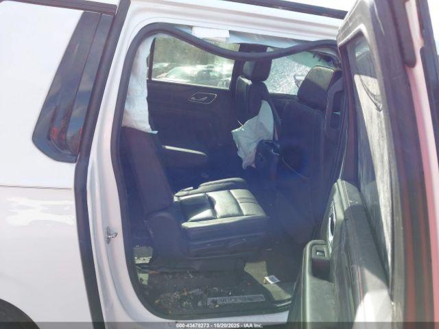 Chevrolet Suburban 4wd Rst Image 13