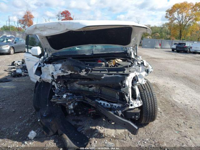 Chevrolet Suburban 4wd Rst Image 2