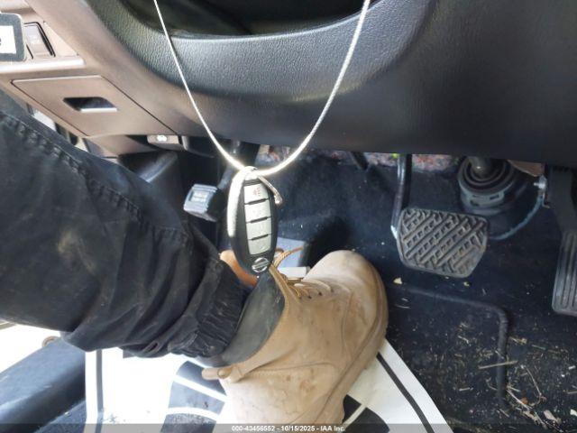 Nissan Pathfinder Sv Image 6