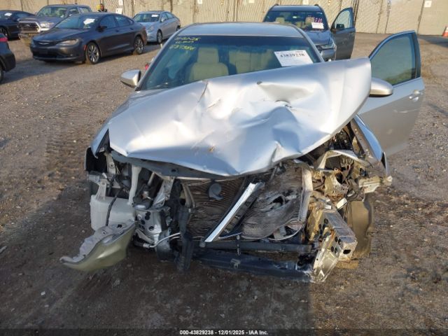 Toyota Camry Le Image 3