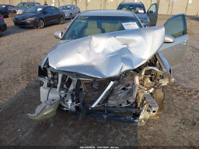 Toyota Camry Le Image 3