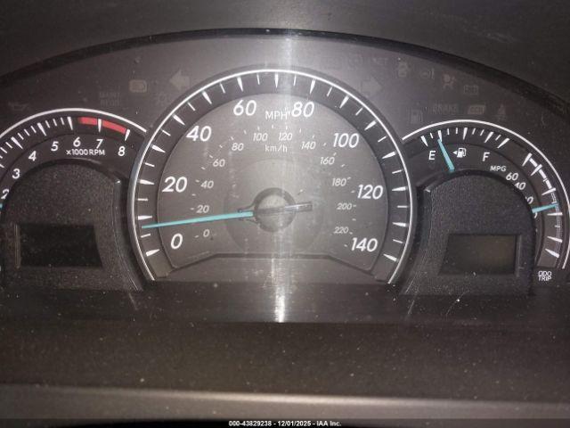 Toyota Camry Le Image 5