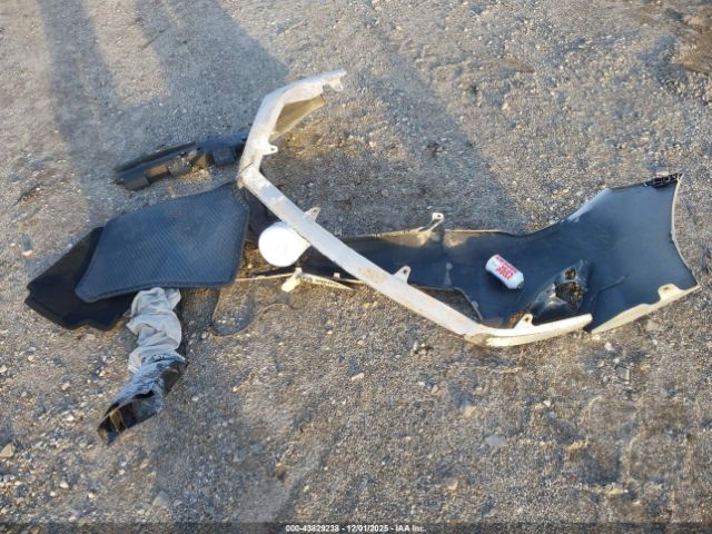 Toyota Camry Le Image 9