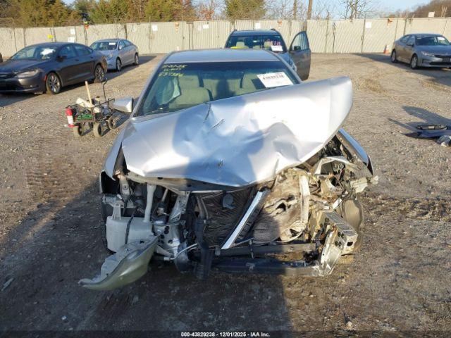 Toyota Camry Le Image 12