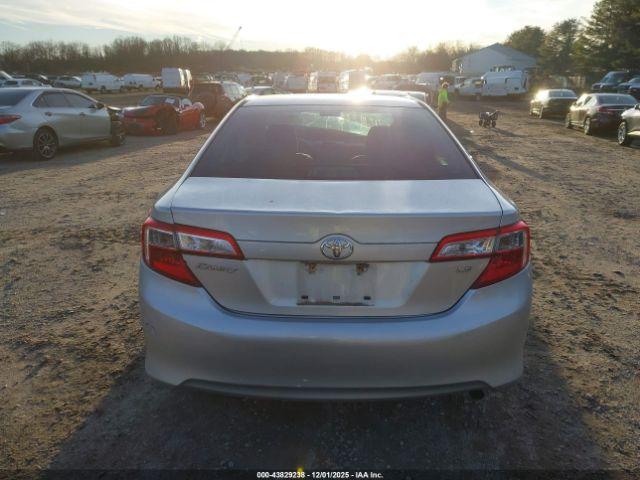 Toyota Camry Le Image 17