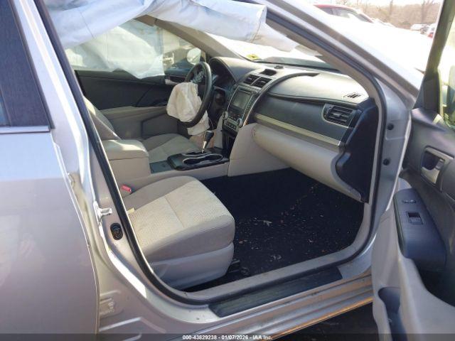 Toyota Camry Le Image 15