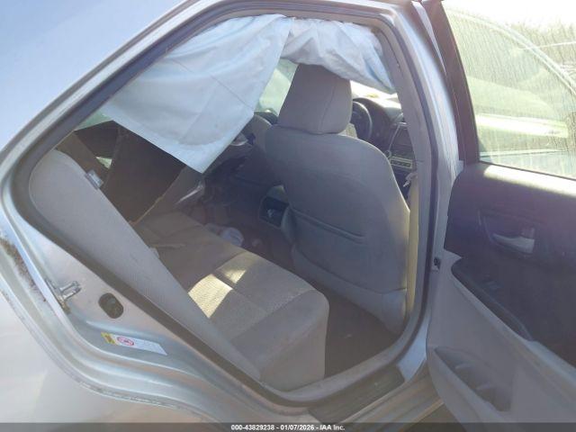 Toyota Camry Le Image 16