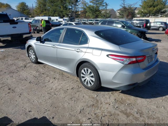Toyota Camry Le Image 4