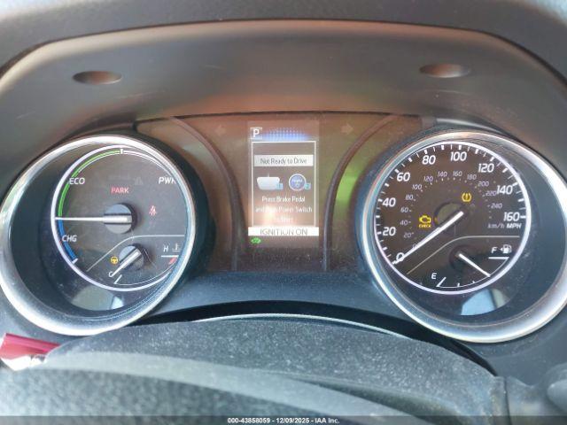 Toyota Camry Le Image 7