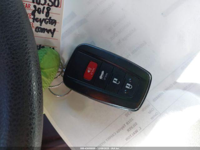 Toyota Camry Le Image 6