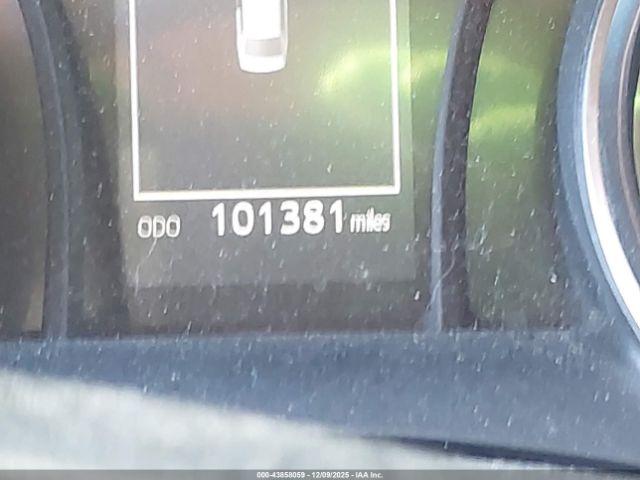 Toyota Camry Le Image 12