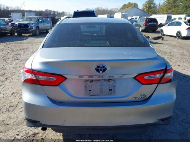 Toyota Camry Le Image 15