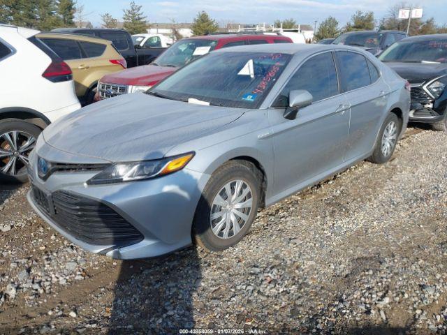 Toyota Camry Le Image 2