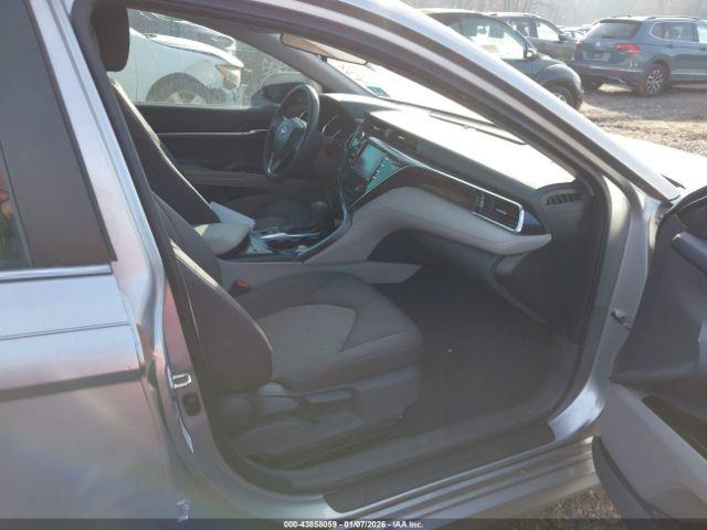 Toyota Camry Le Image 16