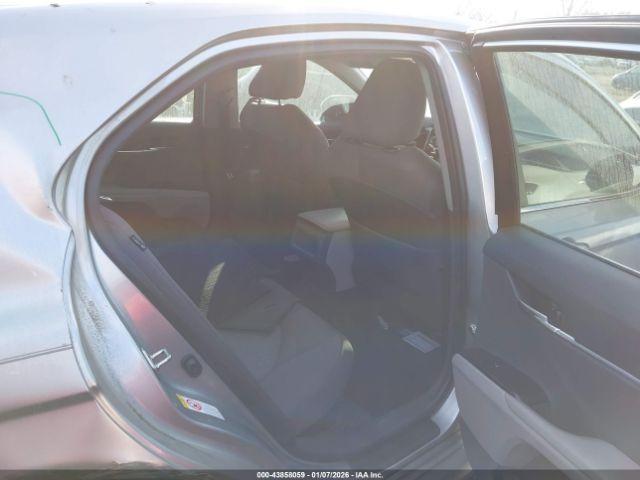 Toyota Camry Le Image 11