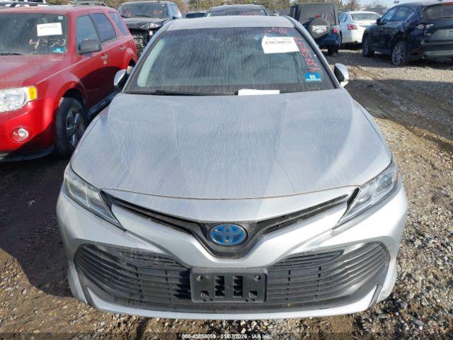 Toyota Camry Le Image 14