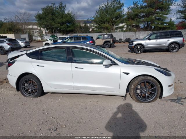 Tesla Model 3 Long Range Dual Motor All-wheel Drive Image 11