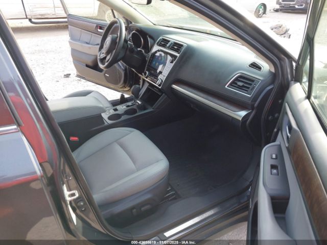 Subaru Outback 2.5i Limited Image 5