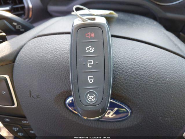 Ford Escape Titanium Image 3