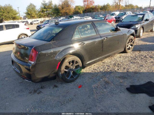 Chrysler 300 Touring Image 9