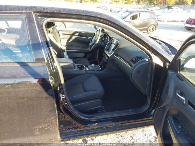 Chrysler 300 Touring Image 4