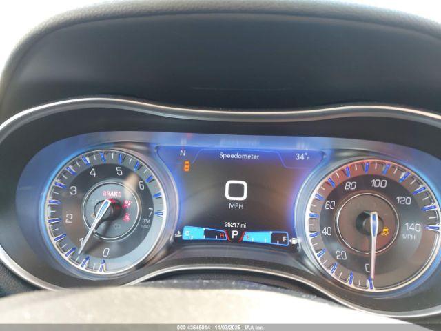 Chrysler 300 Touring Image 5