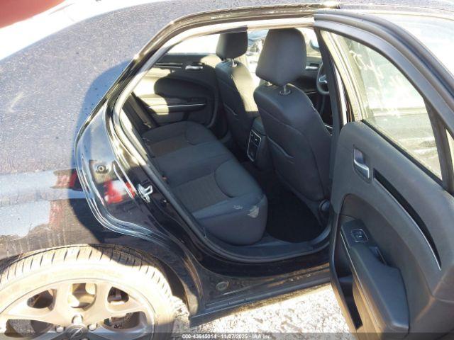 Chrysler 300 Touring Image 15