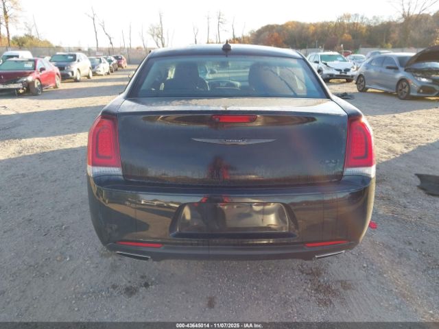 Chrysler 300 Touring Image 16