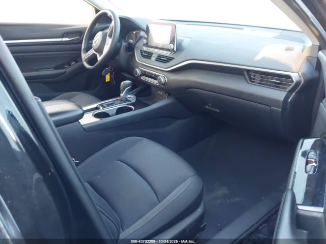 Nissan Altima Sv Fwd Image 8