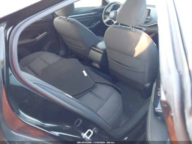 Nissan Altima Sv Fwd Image 6