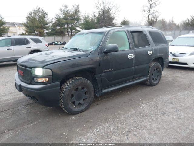 GMC Yukon Denali Image 15