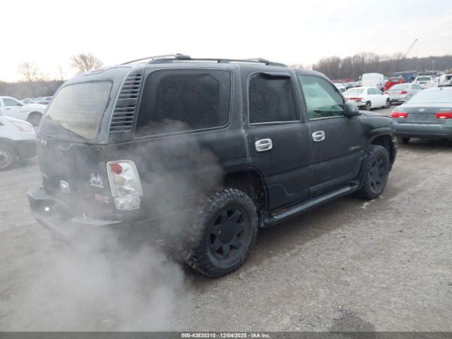 GMC Yukon Denali Image 10
