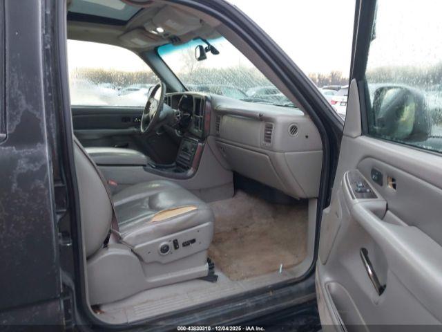 GMC Yukon Denali Image 6