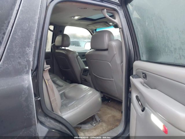 GMC Yukon Denali Image 7