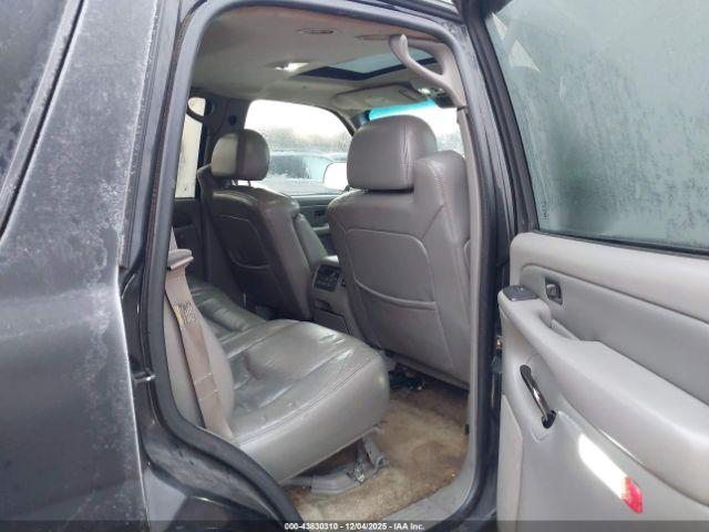 GMC Yukon Denali Image 7