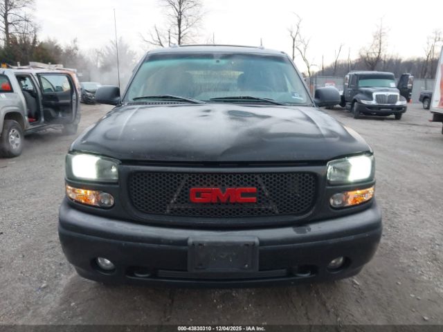 GMC Yukon Denali Image 13