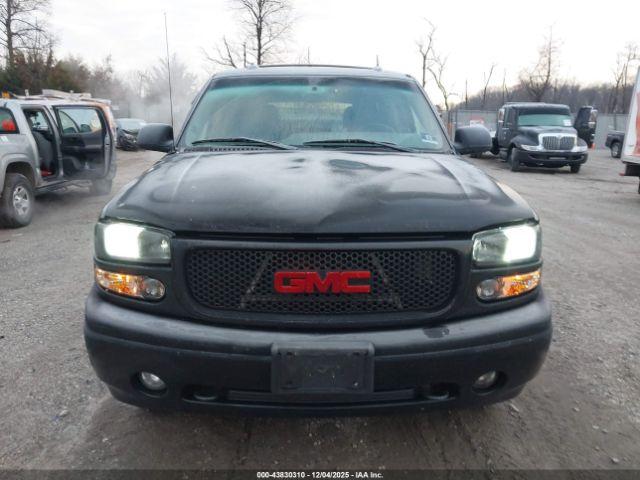 GMC Yukon Denali Image 13