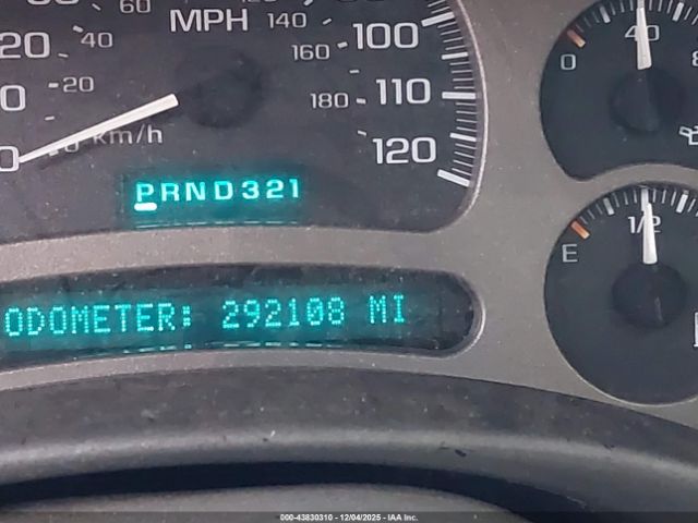 GMC Yukon Denali Image 2