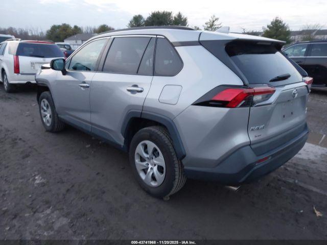 Toyota RAV4 Le Image 6