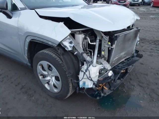 Toyota RAV4 Le Image 7