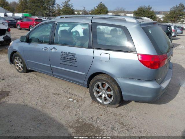 Toyota Sienna Ce Image 2