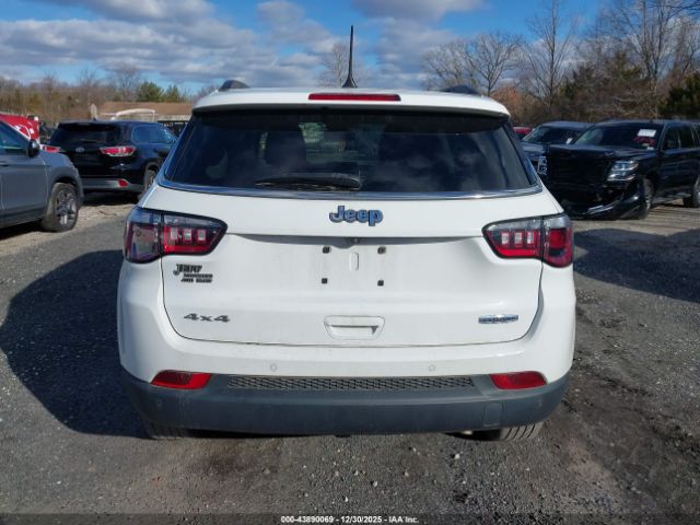 Jeep Compass Latitude 4x4 Image 16