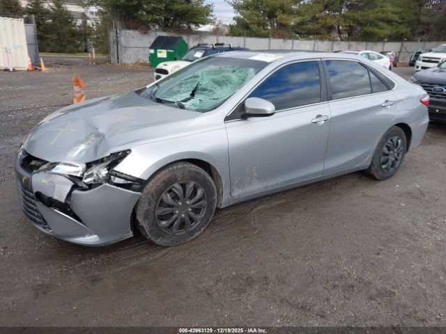 Toyota Camry Le Image 3
