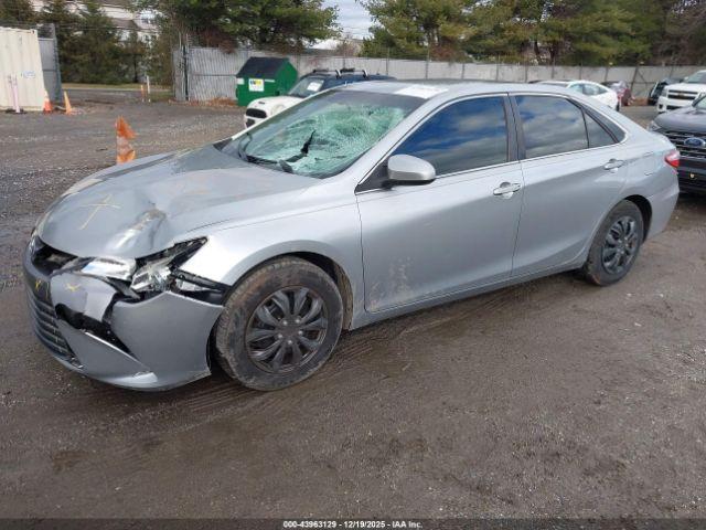 Toyota Camry Le Image 3