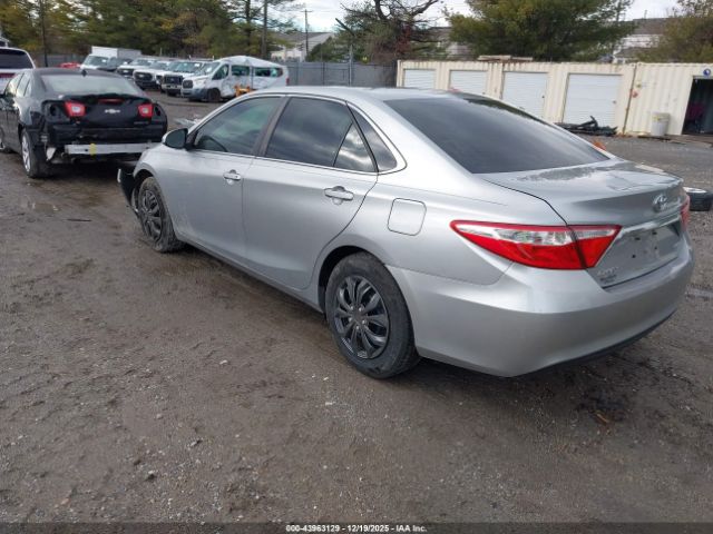 Toyota Camry Le Image 5