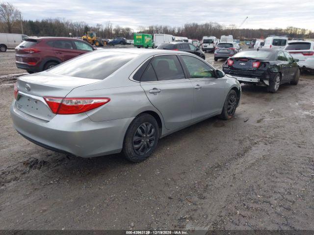 Toyota Camry Le Image 7