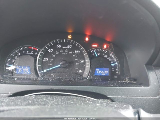 Toyota Camry Le Image 18